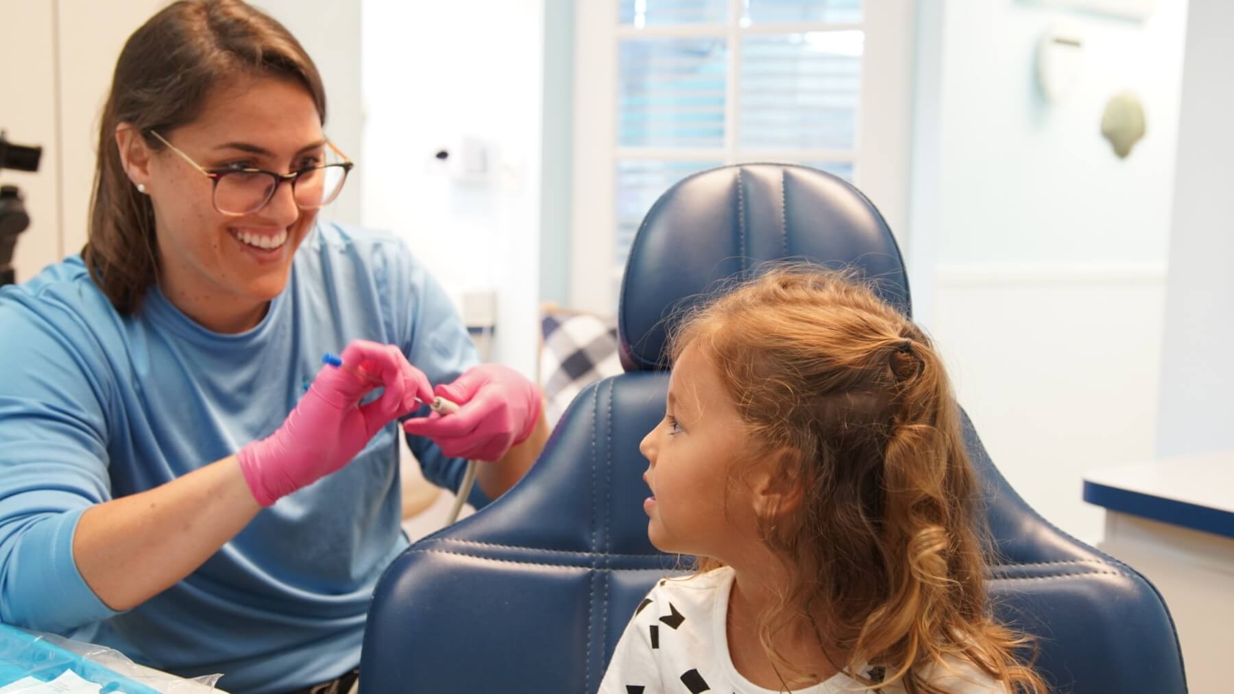 Curious girl - Izzy's Kidz Dentistry