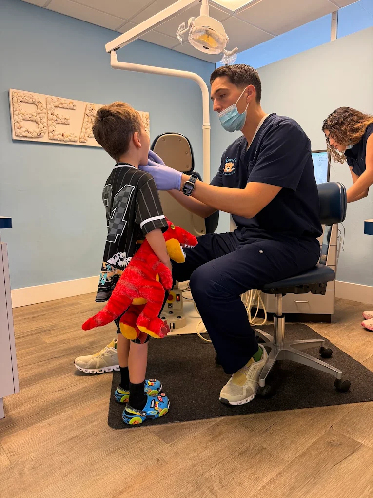 Dr izzy meet patient - Izzy's Kidz Dentistry